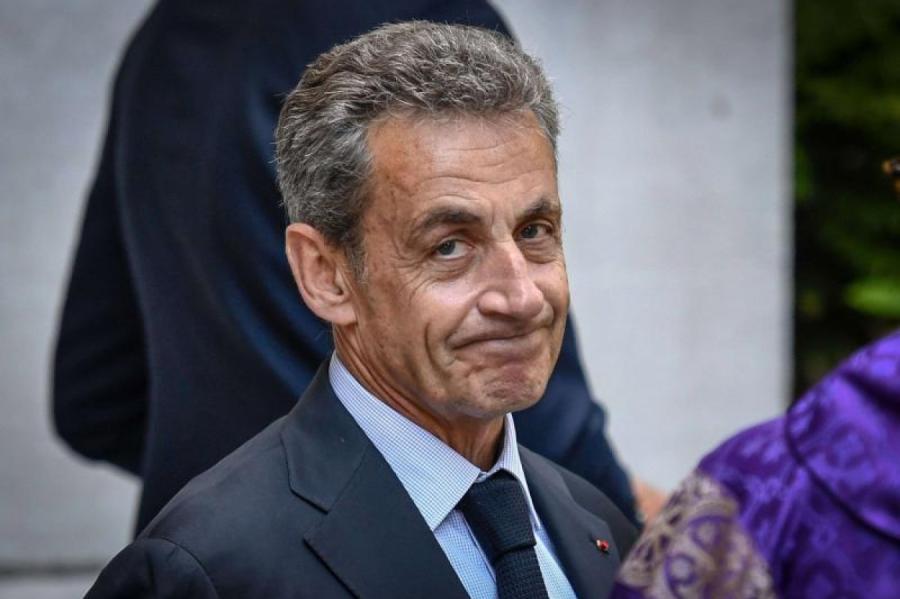 Prokuratūra Francijas eksprezidentam Sarkozī pieprasa pusgadu cietumā