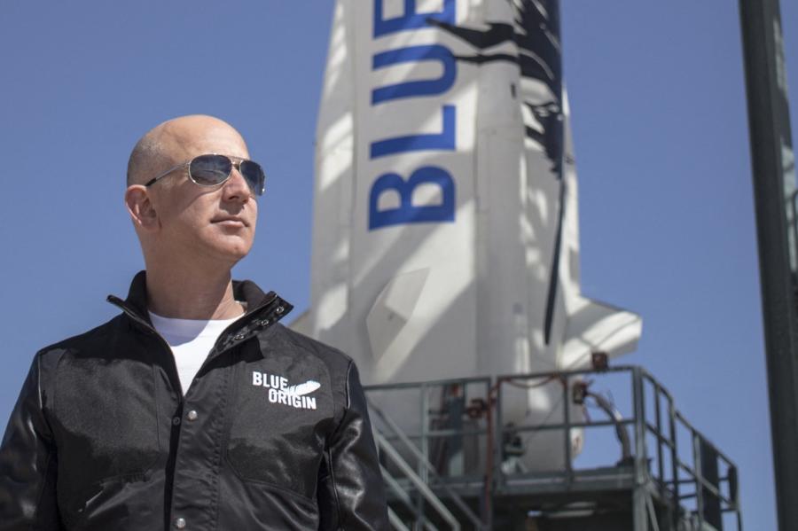 Amerikāņu miljardieris Bezoss veicis lidojumu kosmosā