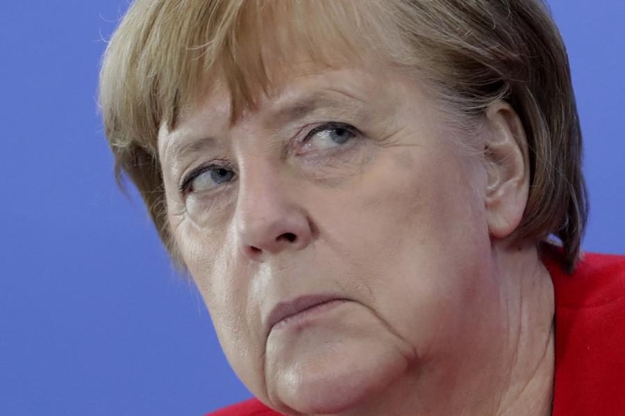 Merkeles biroja vadītājs: Nevakcinētajiem Vācijā iespējami jauni ierobežojumi