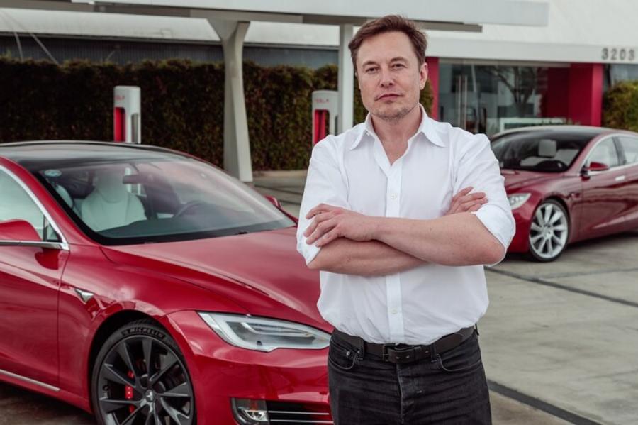 Tesla ceturkšņa peļņa pirmo reizi pārsniedz miljardu dolāru