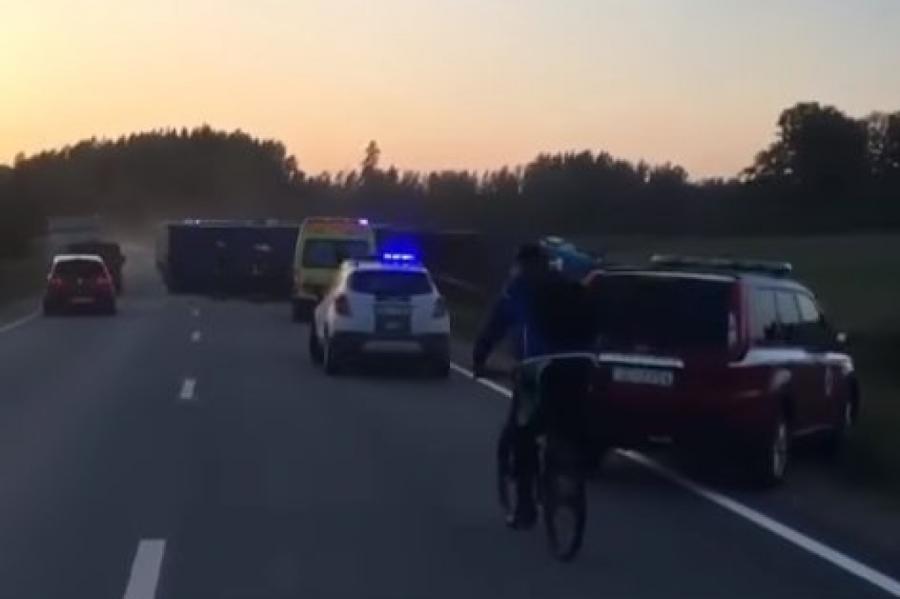 Šaušalīga autoavārija uz Ventspils šosejas; 7 cietušie smagā stāvoklī (+VIDEO)