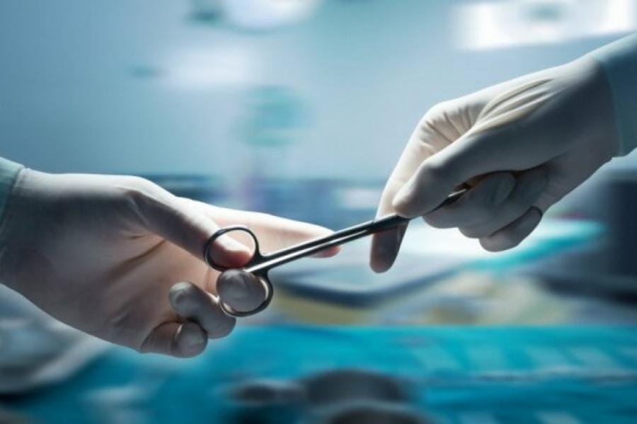 Latvijā pirmo reizi veikta rokas īkšķa locītavas aizstāšana ar endoprotēzi