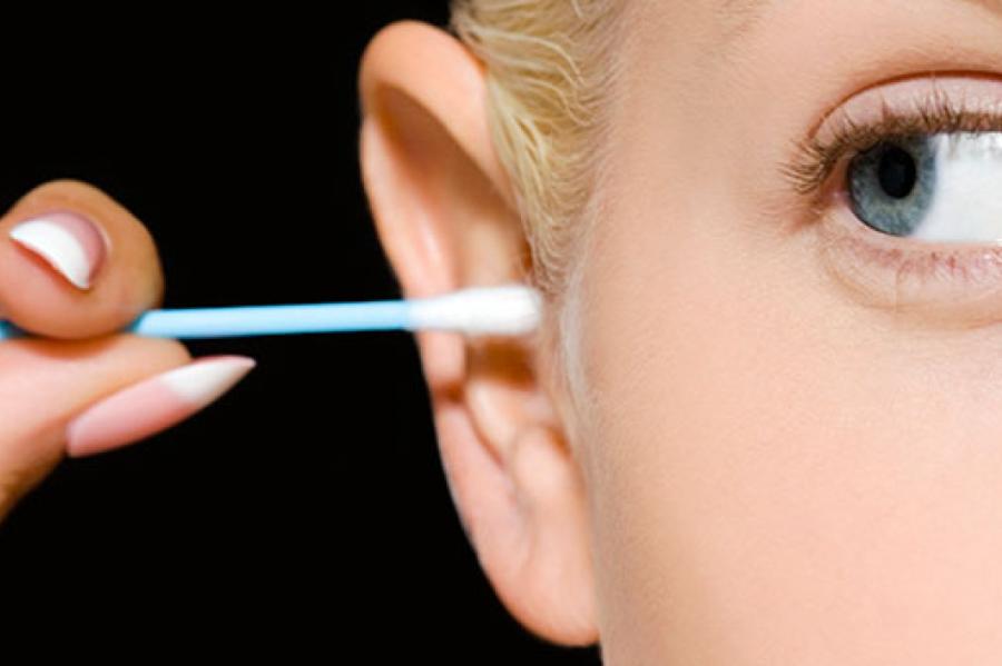 Kā drīkstam un kā nedrīkstam tīrīt ausis? Konsultē klīniskā farmaceite