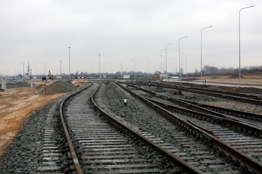 Dzelzceļa kravu pārvadājumu apmērs astoņos mēnešos sarucis par 13,1%