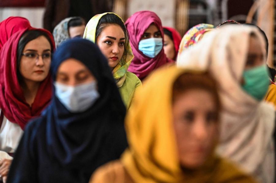 Kas notiek ar sievietēm Afganistānā? Biedējošā un neskaidrā nākotne