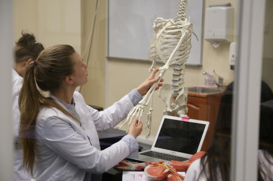 LU un RSU studenti turpina sadarbību ar slimnīcām pacientu aprūpē