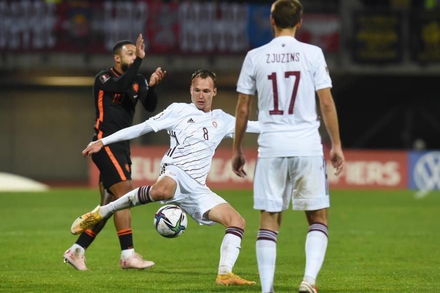 Latvijas futbolisti lūko atkal apturēt Turcijas izlasi