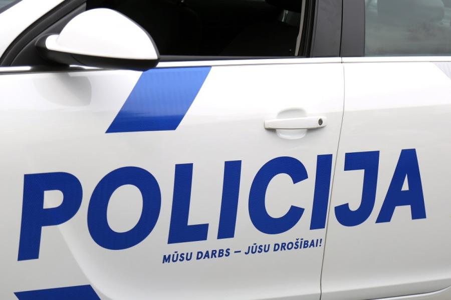 Policija Cēsu novadā noķer "Audi" vadītāju traucamies ar 181 km/h
