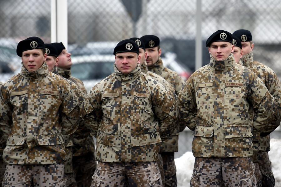 Armija Rīgas slimnīcās sāks palīdzēt Covid-19 pacientu aprūpē