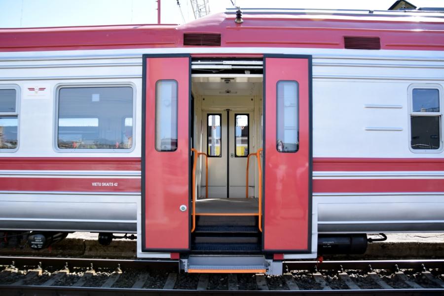 No bijušajiem "Pasažieru vilciena" valdes locekļiem piedzīs 1,5 miljonus eiro