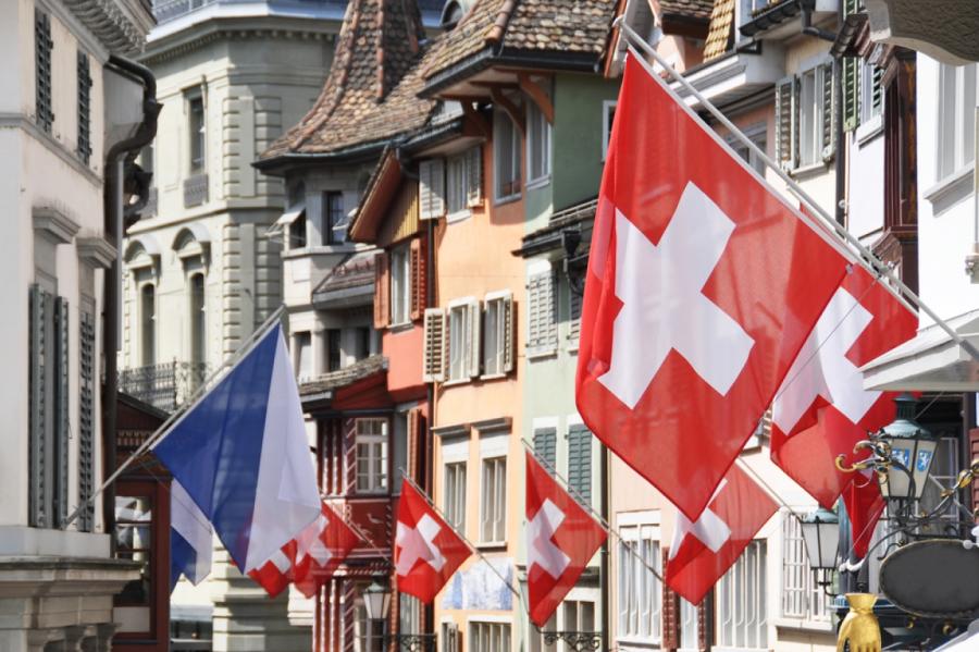 Šveicieši referendumā atbalstījuši tā dēvēto Covid likumu