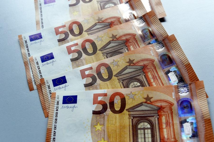 Valsts budžetā izveidojies miljardu eiro liels deficīts