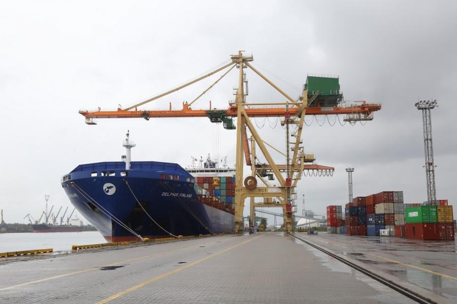 Lietuvas uzņēmumi Ķīnas blokādi mēģina apiet ar kravu virzīšanu caur Rīgu