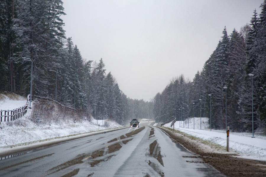 Otrdien Latvijā nedaudz līs, gaidāms apledojums un neliels sniegs