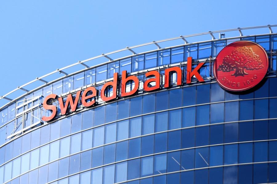 "Swedbank" tur aizdomās par naudas atmazgāšanu 2014.-2016.gadā