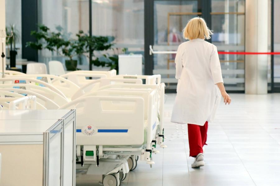 Rīgas 2.slimnīca sākusi nodarbināt ukraiņu mediķus