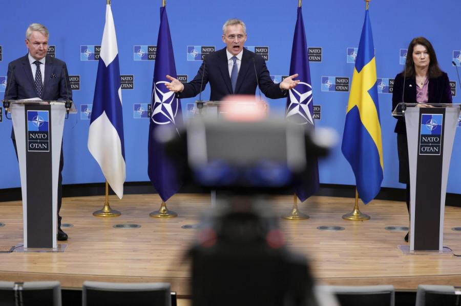 Somijas prezidents un premjere pauž atbalstu dalībai NATO