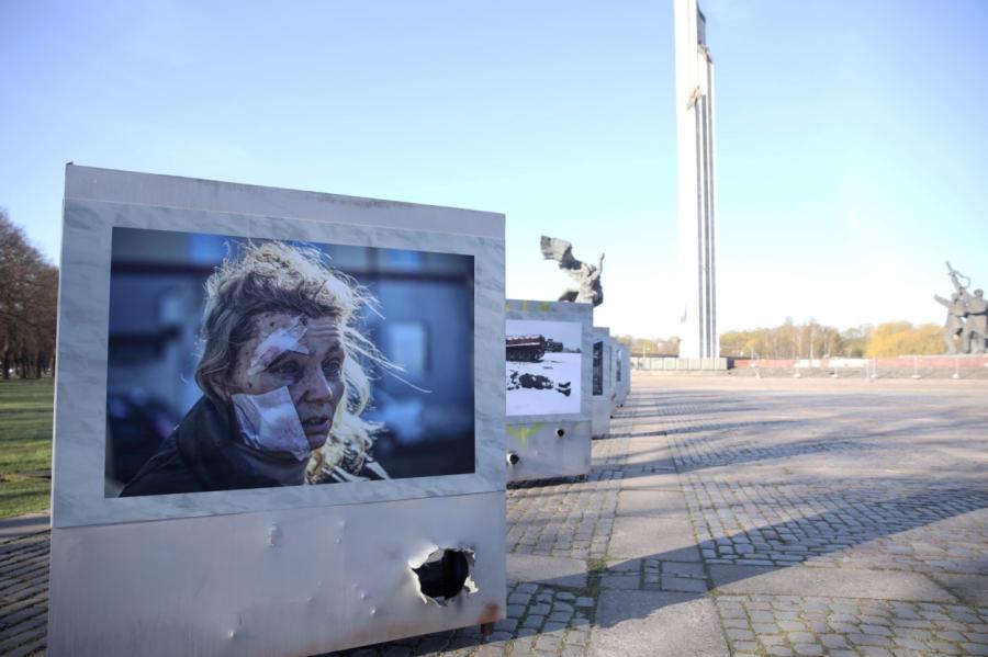 Liepāja atsakās no karam Ukrainā veltītās fotoizstādes; kas notiks tālāk?