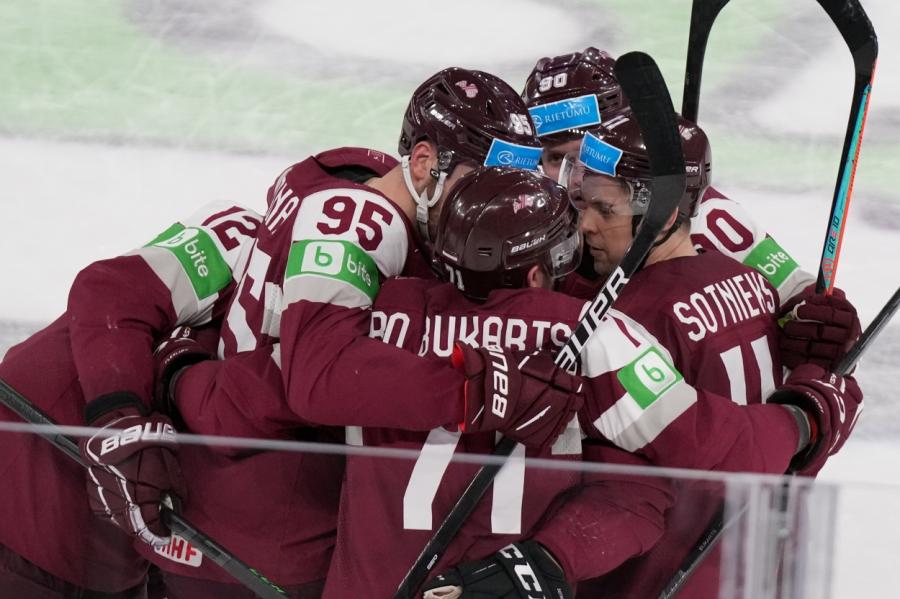 Latvijas hokejisti svin pirmo uzvaru pasaules čempionātā - uzvar Norvēģiju
