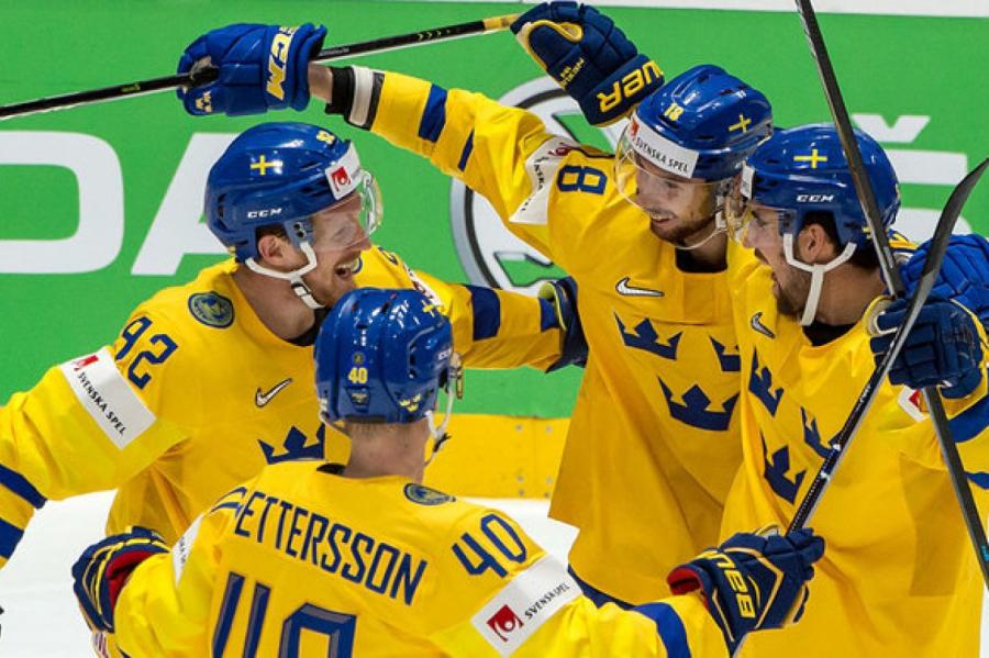 Zviedrijas hokejisti grupas vadošo izlašu cīņā bullīšos uzvar Somiju