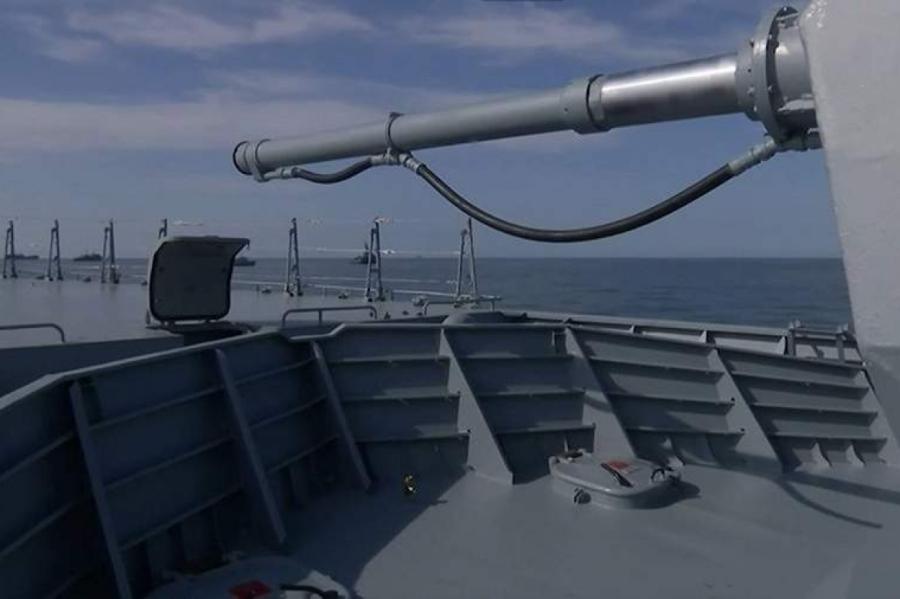 Krievijas karaflote sākusi militārās mācības Baltijas jūrā (+VIDEO)