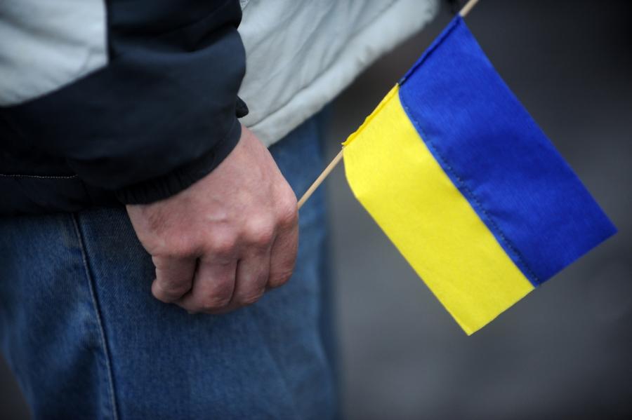 Ukrainas karoga dēļ jaunieti piekāvušā vīrieša dzīvesbiedre izmesta no policijas