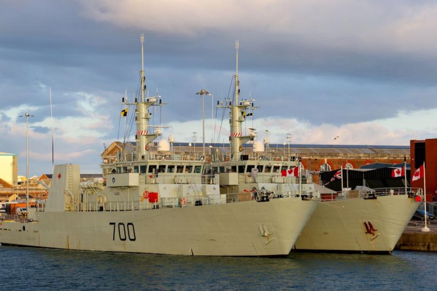 Kanāda nosūta divus karakuģus uz Baltijas jūru