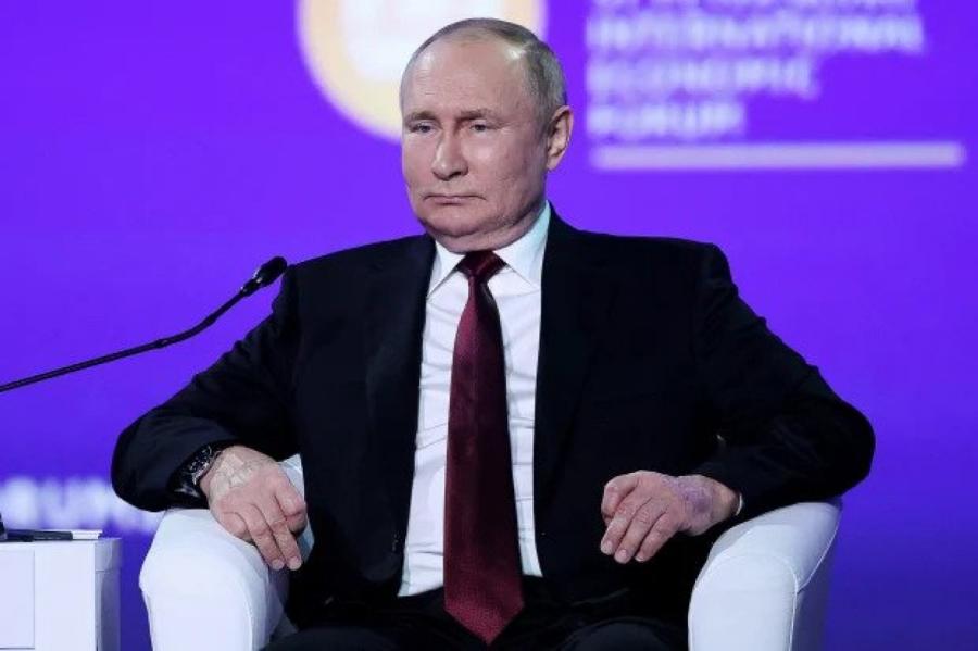 Bloomberg secina, ka Krievija nonākusi tehniskā defolta stāvoklī
