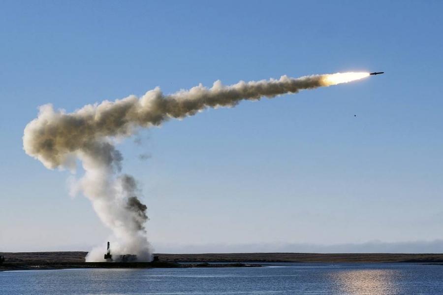 Krievijai sāk trūkt modernu raķešu, pieļauj britu izlūkdienesti