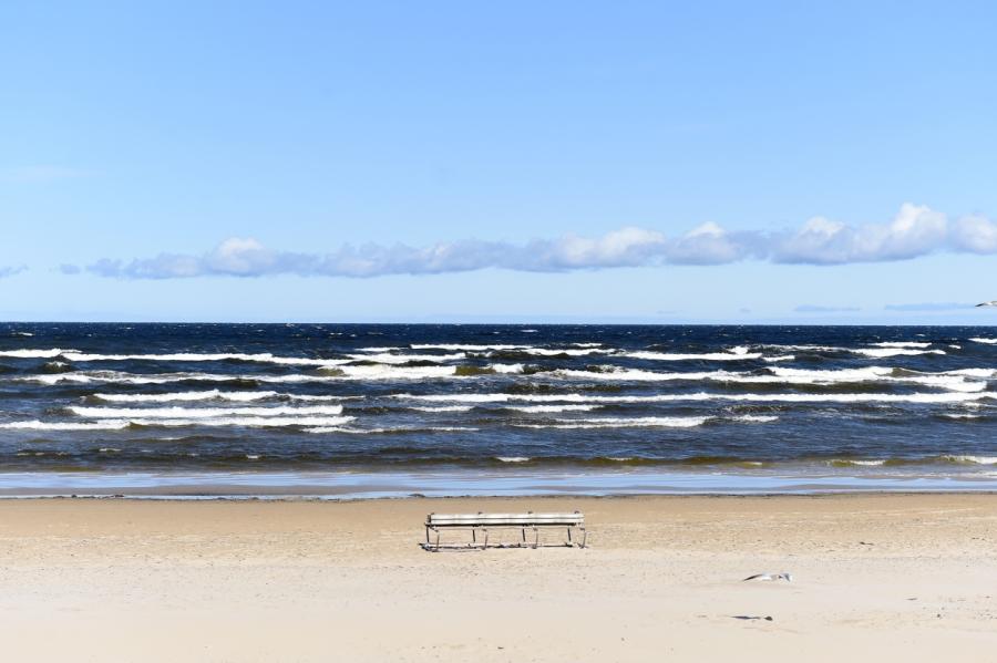 Ūdens temperatūra Rīgas līcī vietām pazeminājusies līdz sešiem grādiem