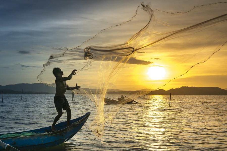Babītes ezerā aizturēts maluzvejnieks par simtiem metru gara tīkla izlikšanu