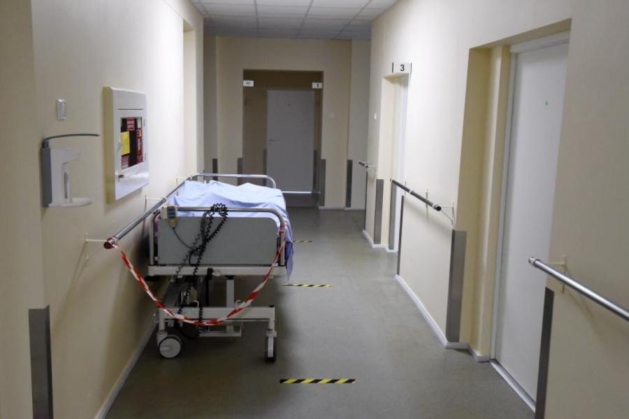 Pirmdien samazinājies Covid-19 pacientu skaits slimnīcās