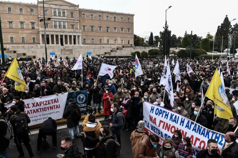 Grieķijā - ģenerālstreiks: satiksme traucēta, TV un radio ziņu nav (+VIDEO)