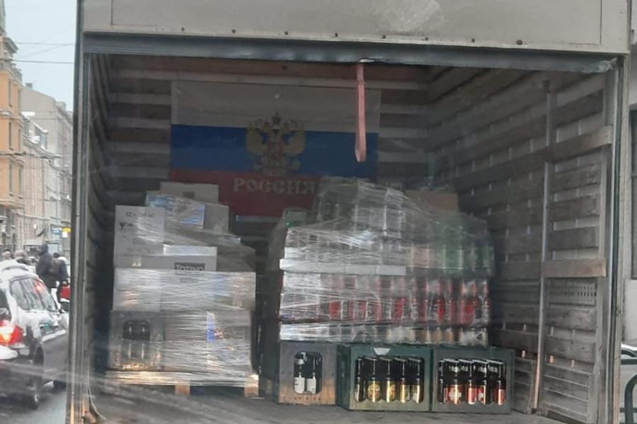 Par kravas automašīnā novietotu Krievijas karogu policija sāk pārbaudi