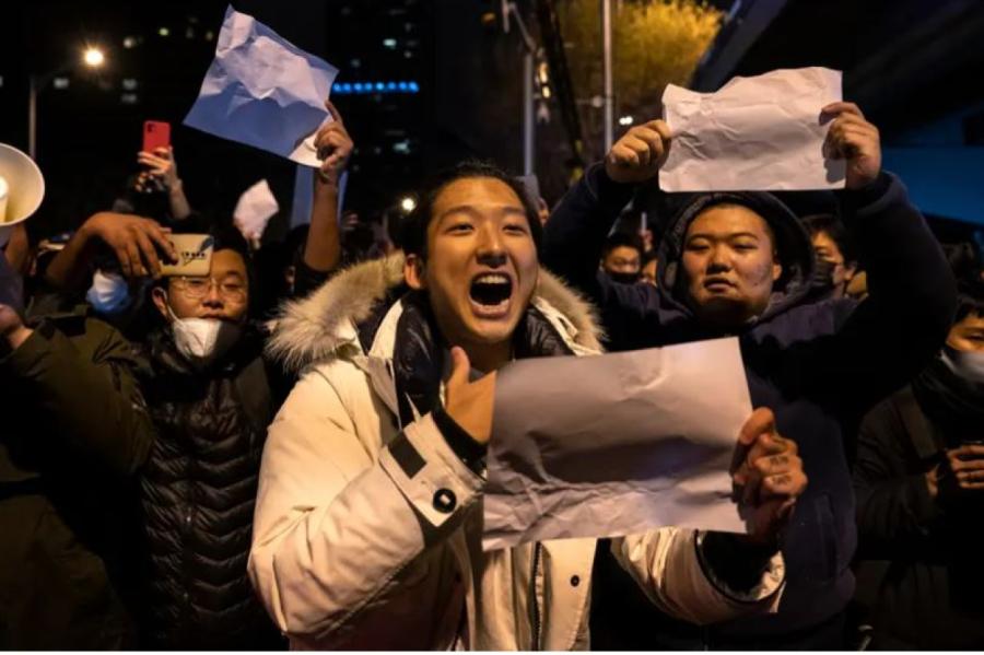 Ķīnā pastiprinājusi policijas klātbūtni un novērsusi protestu atsākšanos
