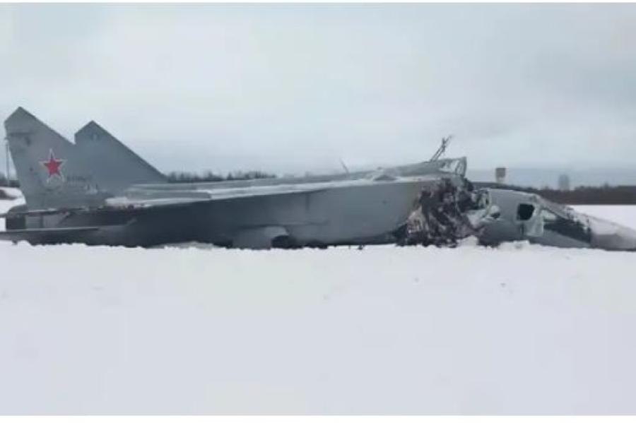 Krievijā avarējis iznīcinātājs MiG-31