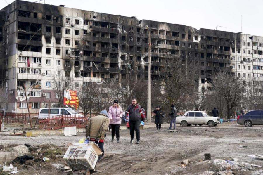 Okupanti Mariupolē aktīvi nojauc daudzdzīvokļu mājas - pilsētas padome