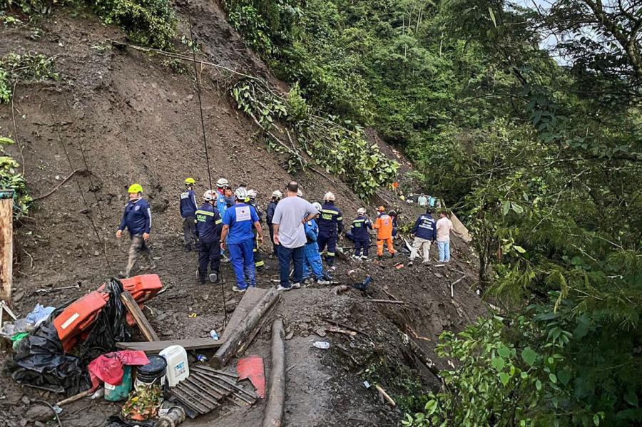 Zemes nogruvumā Kolumbijā 34 bojāgājušie (+FOTO)