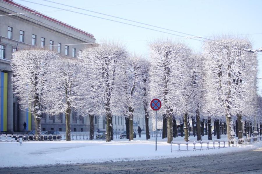 Saulainākā diena būs Vidzemē un Zemgalē; dažviet Kurzemē stipri snigs