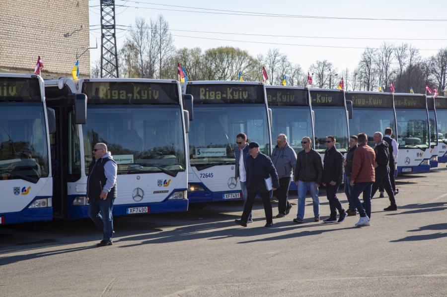 Rīga sūtīs uz Kijivu vēl desmit autobusus