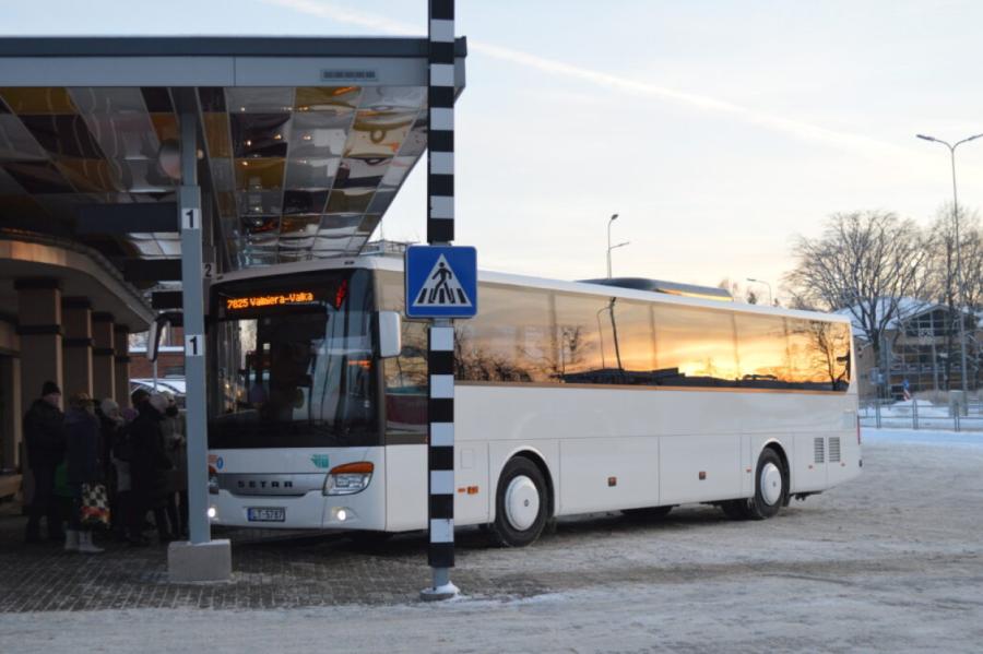 Valmiera, Valka, Smiltene... Noslēgts 10 gadu līgums par pasažieru pārvadājumiem