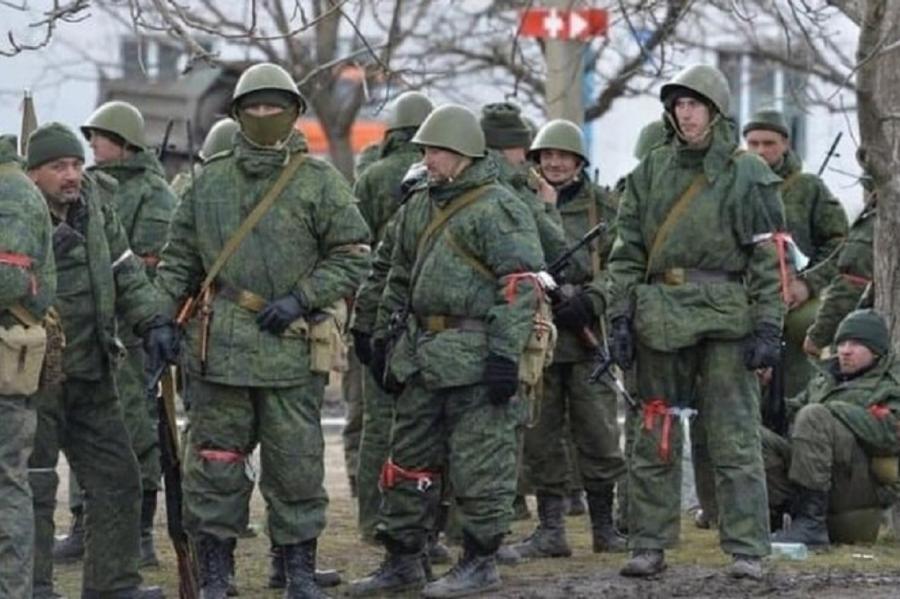 Amatpersona: pašlaik Ukrainā karo 326 000 Krievijas karavīru