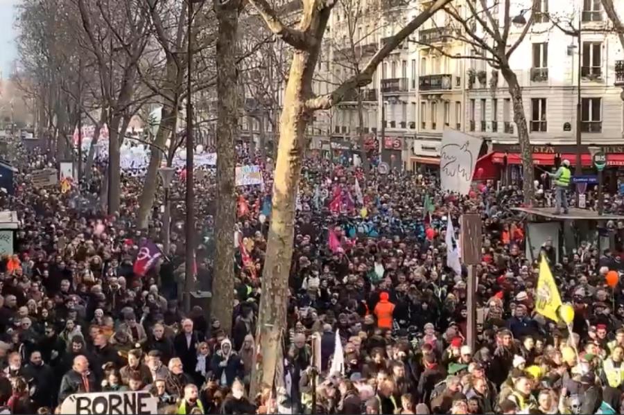 Protestos Francijā sestdien piedalās simtiem tūkstoši cilvēku (+VIDEO)
