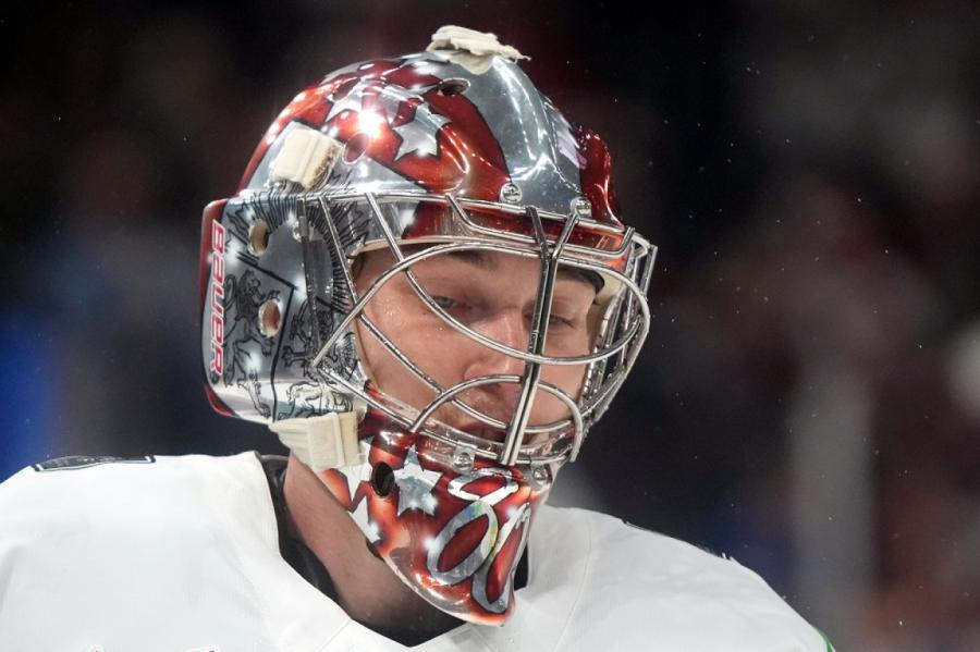 Merzļikins palīdz "Blue Jackets" pārspēt "Maple Leafs"