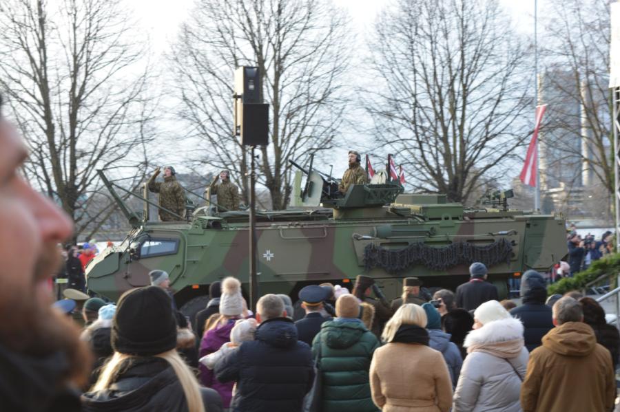 Mūsu nākotnes armija, kāda tā būs?! Karavīriem sola 200 eiro algas pielikumu