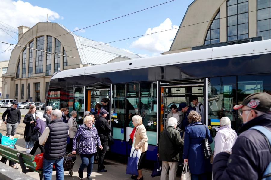 Rīgā 1., 2., 5., 10.tramvajs no pirmdienas mainīs pieturvietas