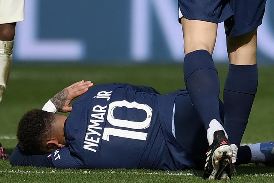 Labas ziņas vienam no labākajiem futbolistiem - Neimāram operācija sekmīga!