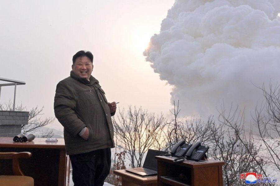 Ziemeļkoreja izmēģina tāla darbības rādiusa ballistisko raķeti