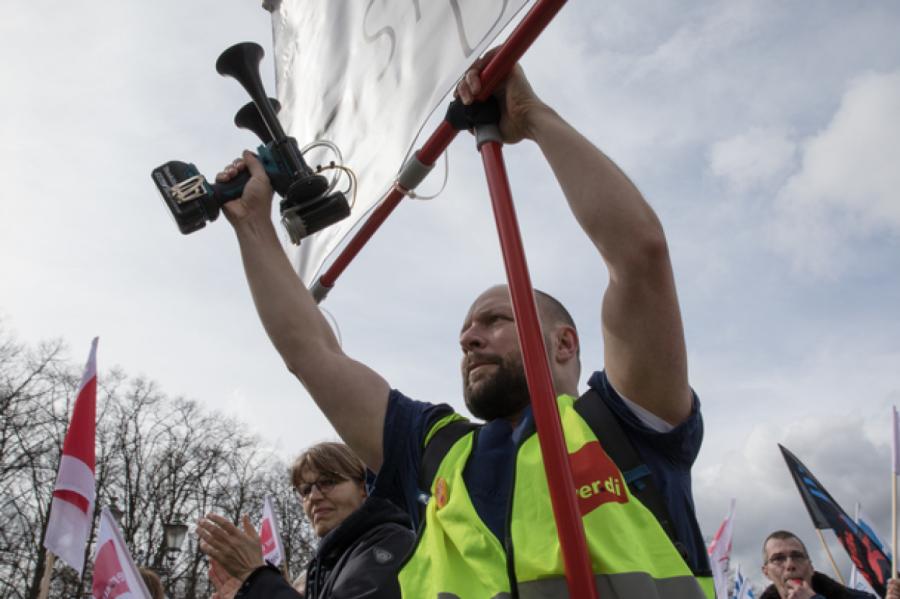 Vācijā streiko jau 30 000 dzelzceļa darbinieku