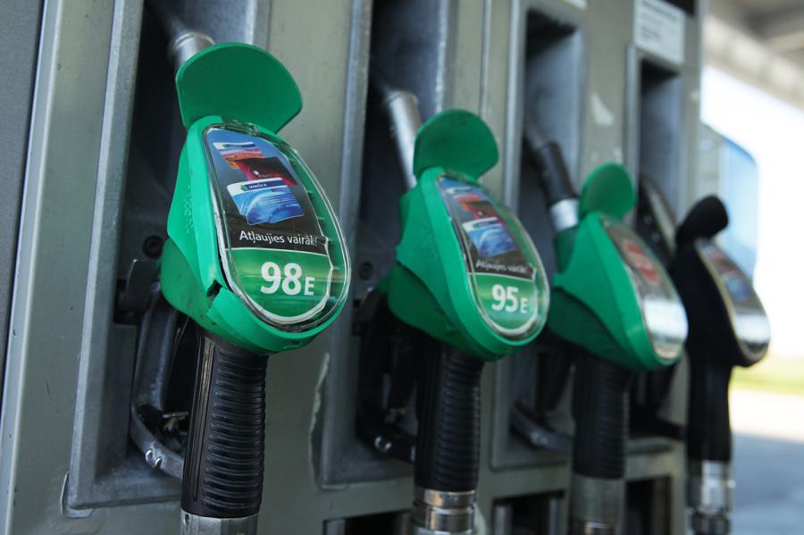 95.benzīna cena samazinājusies līdz pirmskara līmenim